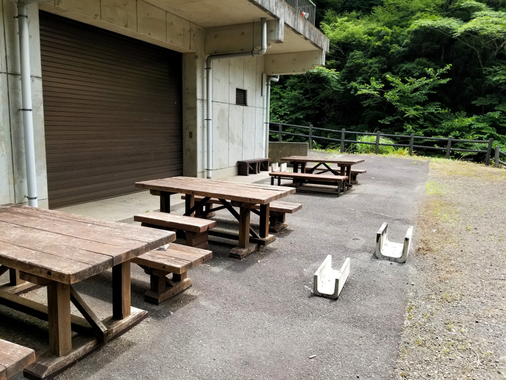 函南町立木立キャンプ場のテーブルやチェア