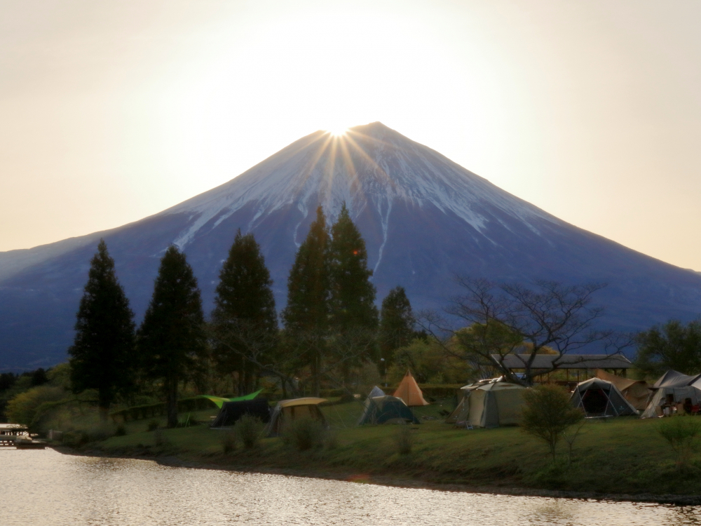 田貫湖キャンプ場から見るダイヤモンド富士