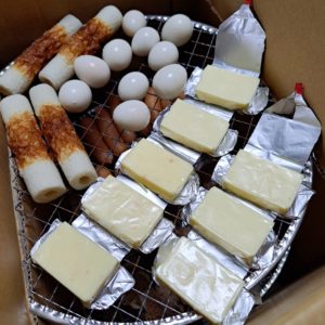 火を通さない食材を乗せる